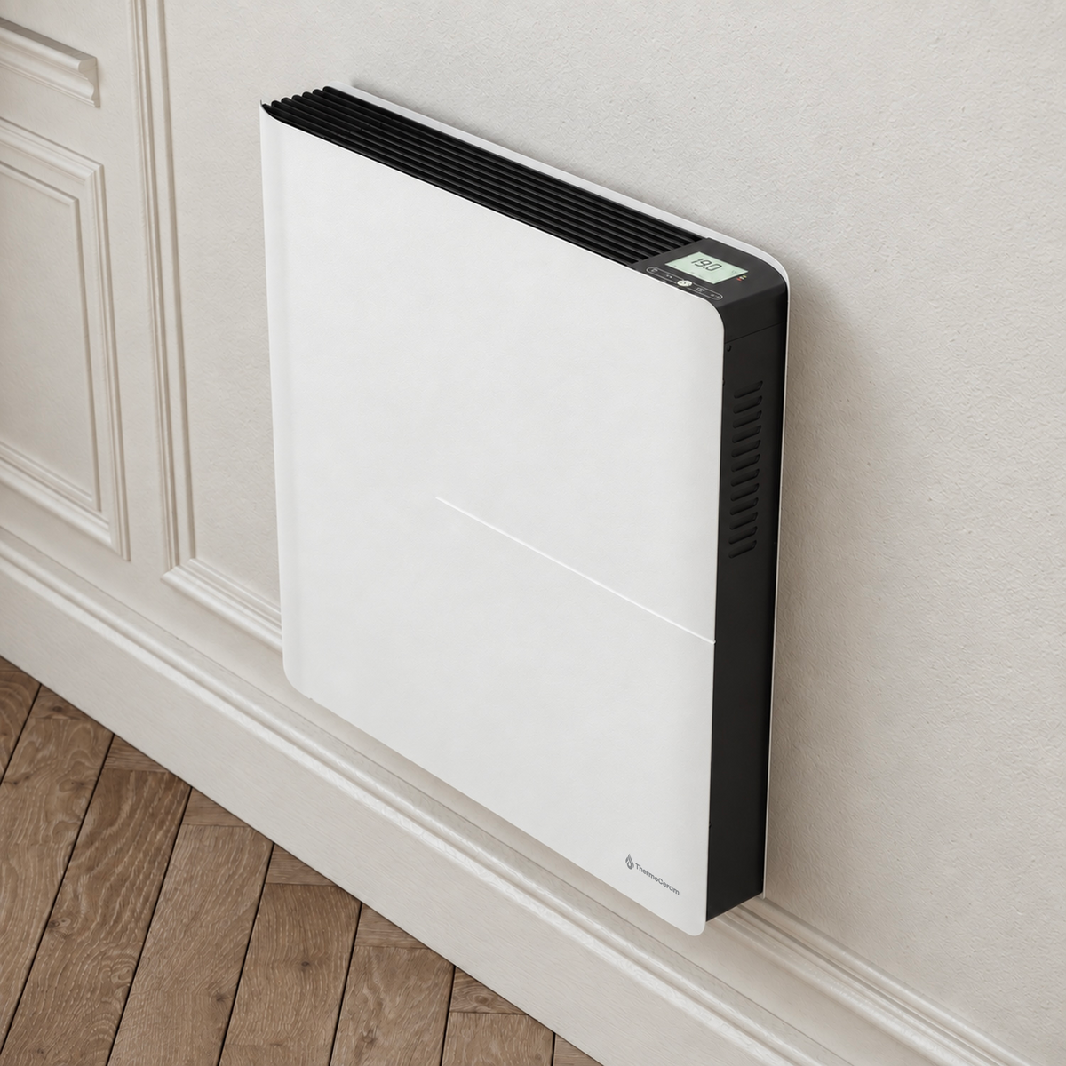 Radiateur Molia 1000W blanc fixé au mur, vu de profil avec son écran digital, au-dessus d'un parquet